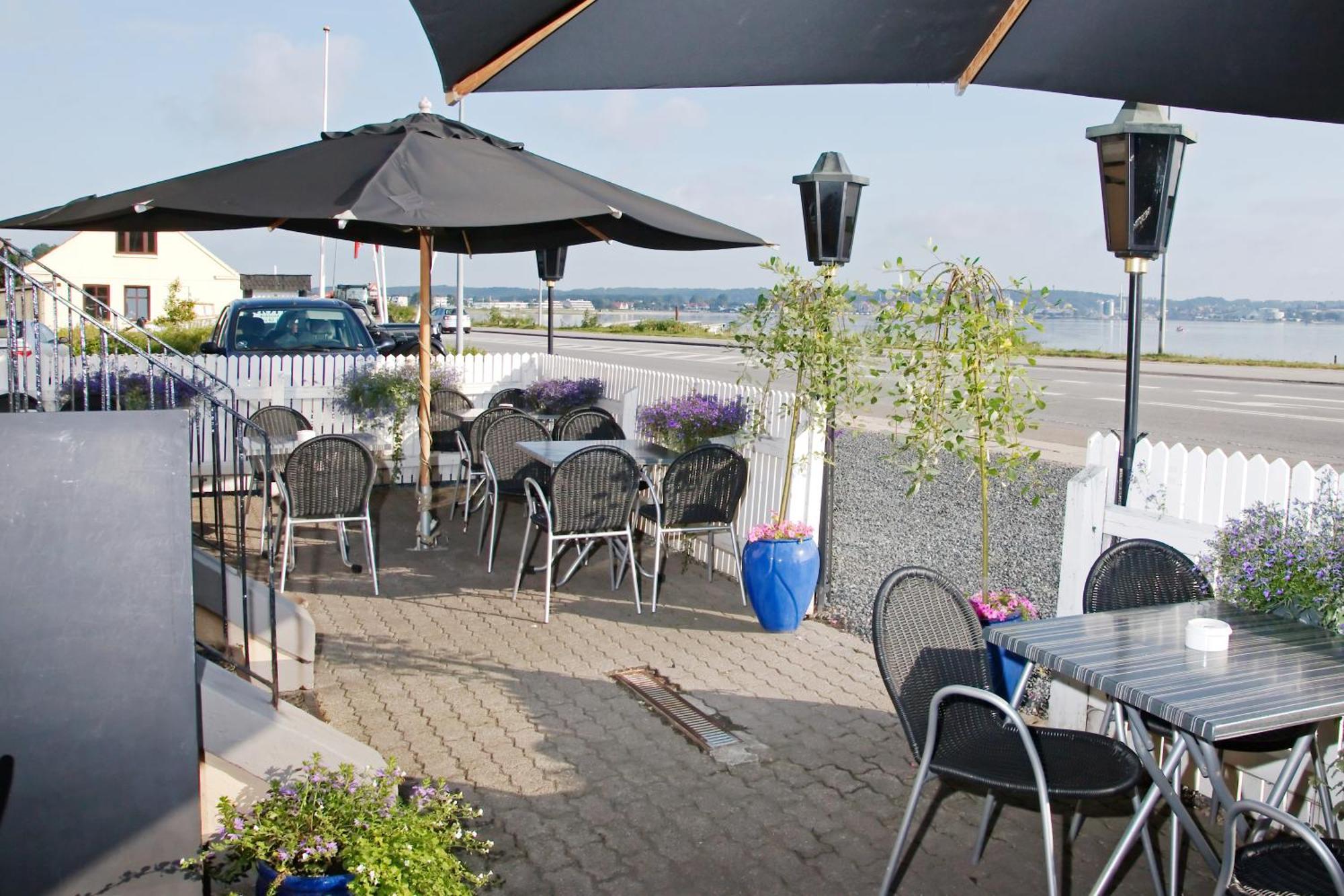 Solyst Kro- Restaurant Og Hotel I/S Aabenraa Exteriör bild
