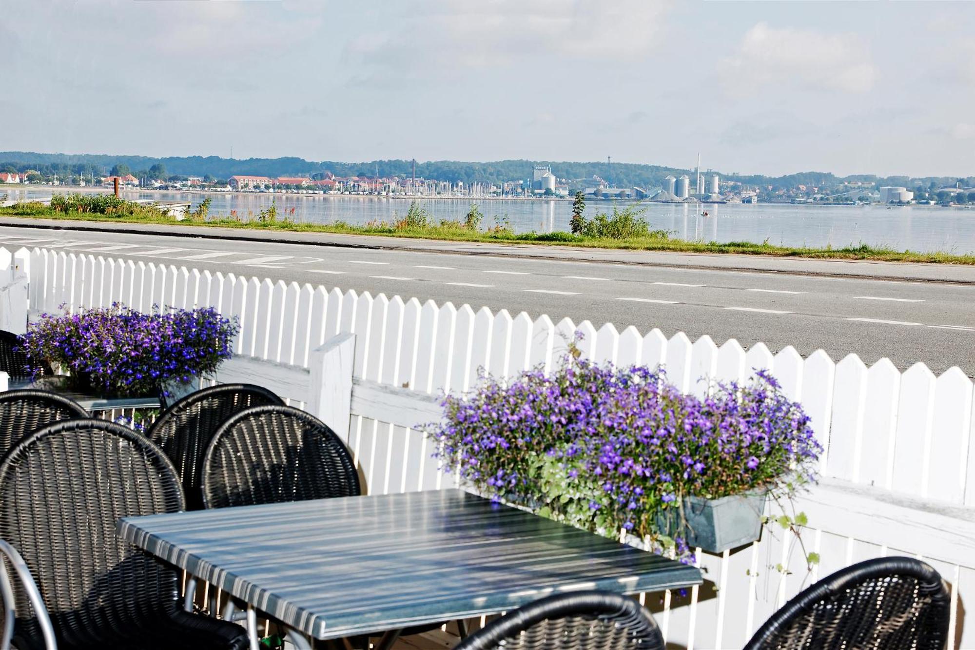 Solyst Kro- Restaurant Og Hotel I/S Aabenraa Exteriör bild